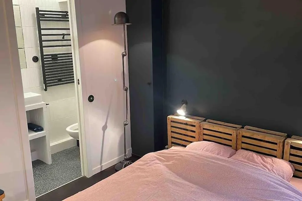 Typical Stylish Parisian Studio - Bastille Area